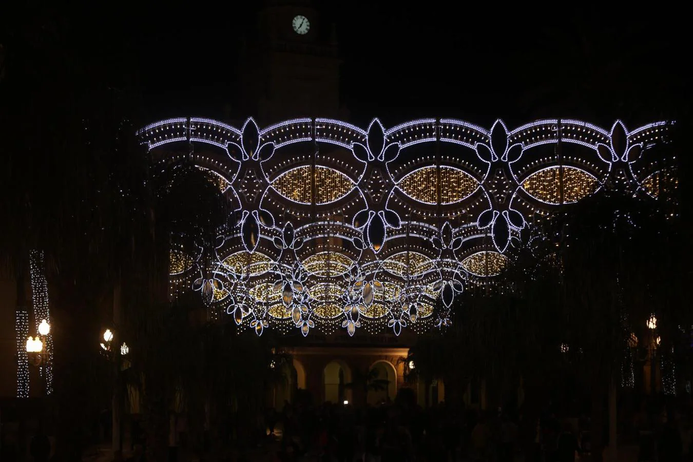 Por fin Cádiz enciende sus luces de Navidad
